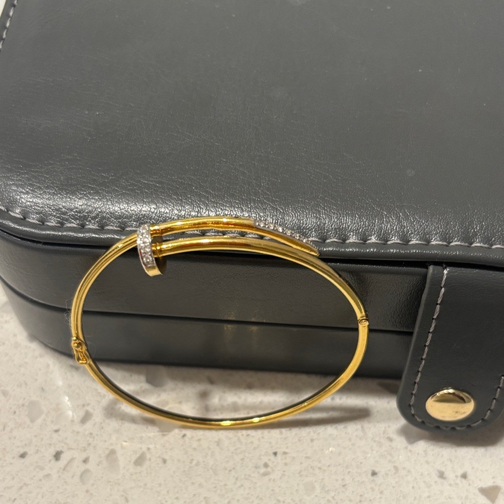 Elegant Gold Bangle Bracelet